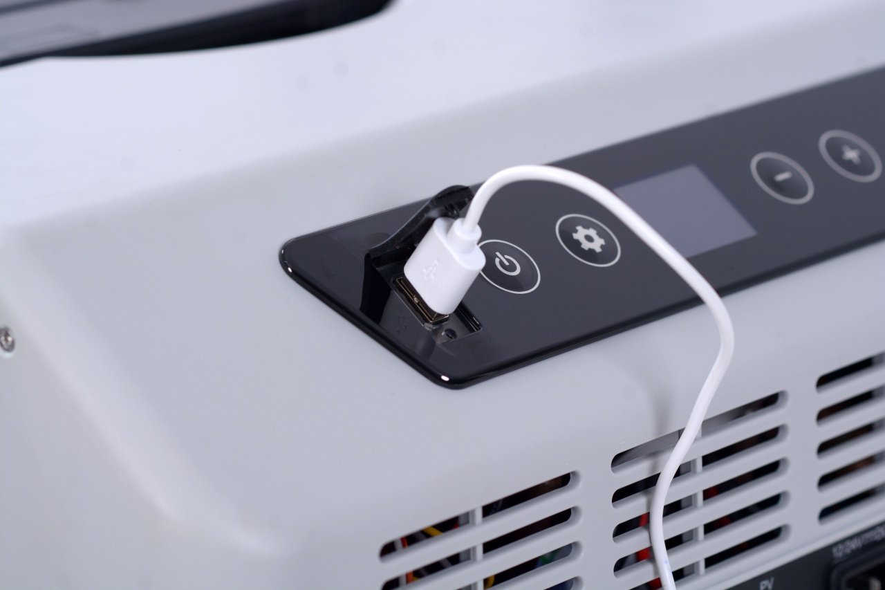 Lada Frigorifica Portabila cu Compresor, RONIC FCR-30A, 30 litri, functie Bluetooth + Baterie